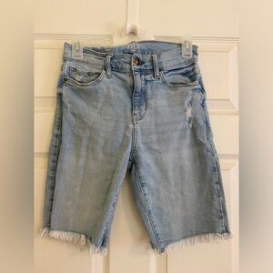 9inch Inseam light wash jean shorts